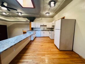 311 N 8th St, Unit 520 in Lincoln, NE - Foto de edificio - Building Photo