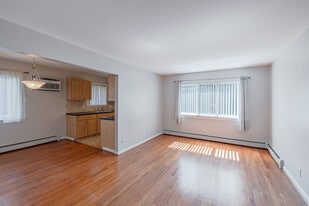 484 E Breckenridge St in Ferndale, MI - Building Photo