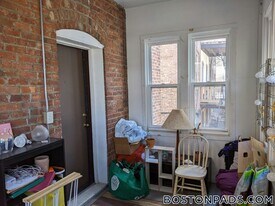16 Fuller St, Unit 2 in Brookline, MA - Building Photo
