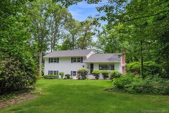 39 Whiffle Tree Ln in New Canaan, CT - Building Photo - Building Photo