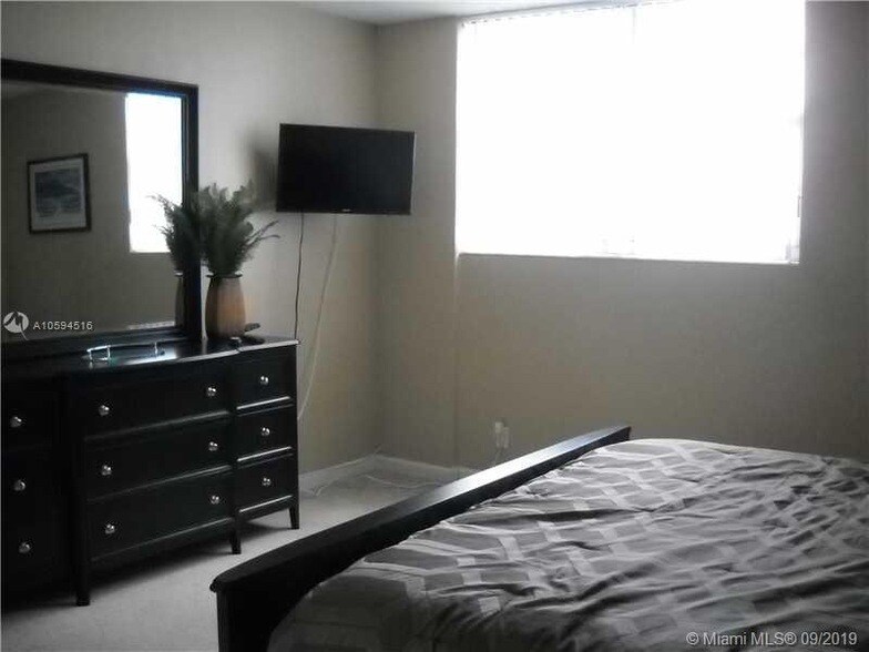 3901 S Ocean Dr, Unit 8L in Hollywood, FL - Foto de edificio