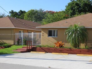 2510 NE 184th Terrace in North Miami Beach, FL - Building Photo - Building Photo