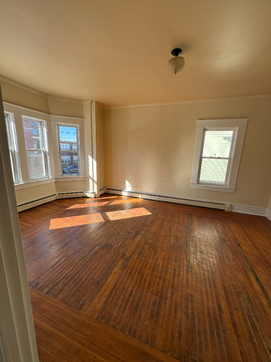 1020 Middle St-Unit -1st Floor in Fall River, MA - Building Photo