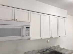 15940 NE 19th Pl in North Miami Beach, FL - Building Photo - Building Photo