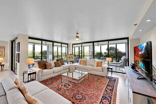 7578 Regency Lake Dr in Boca Raton, FL - Building Photo