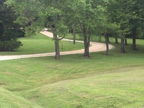 174 Schools Dr in Camden, TN - Foto de edificio - Building Photo