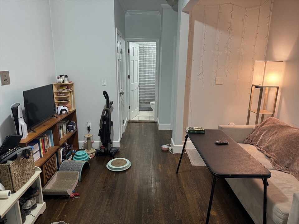 439 Walnut Ave, Unit #1 in Boston, MA - Foto de edificio