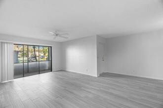 2025 SW Silver Pine Way in Palm City, FL - Foto de edificio - Building Photo
