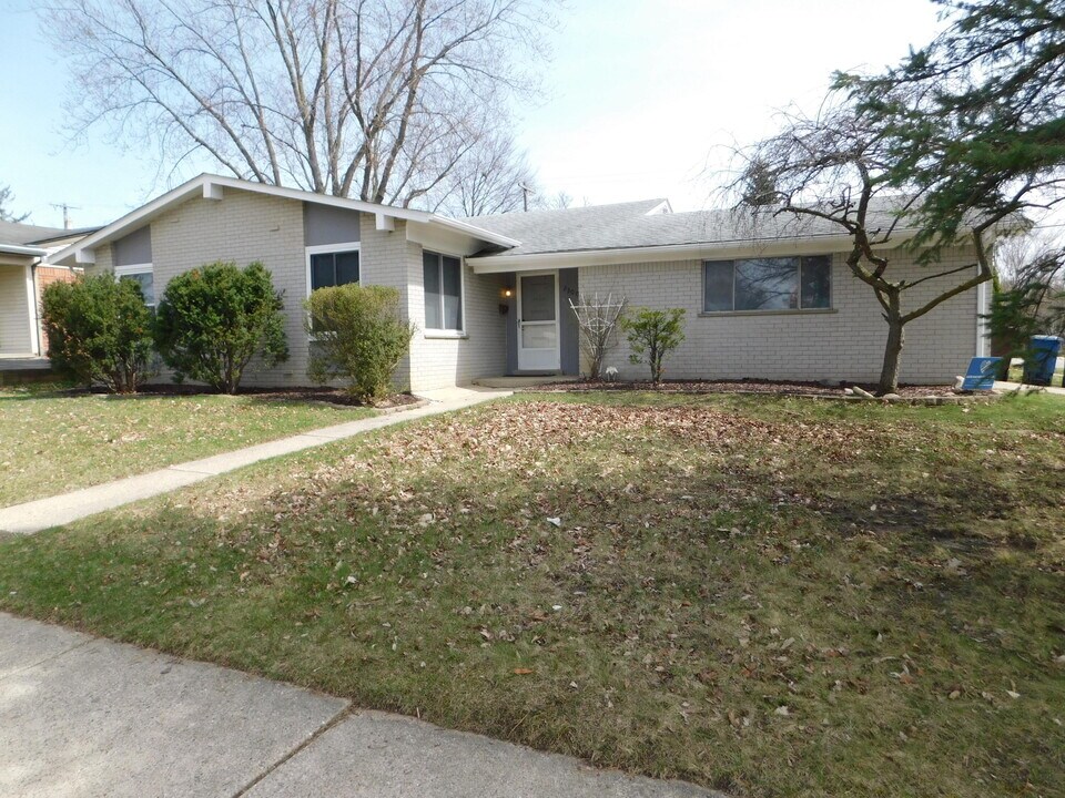 2300 Nixon Rd in Ann Arbor, MI - Building Photo