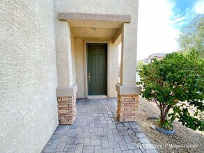 9057 Spinning Wheel Ave in Las Vegas, NV - Foto de edificio - Building Photo