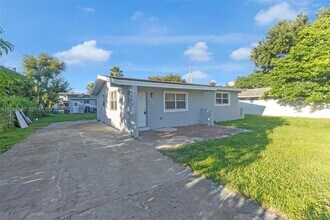3051 NW 77th St in Miami, FL - Building Photo - Building Photo
