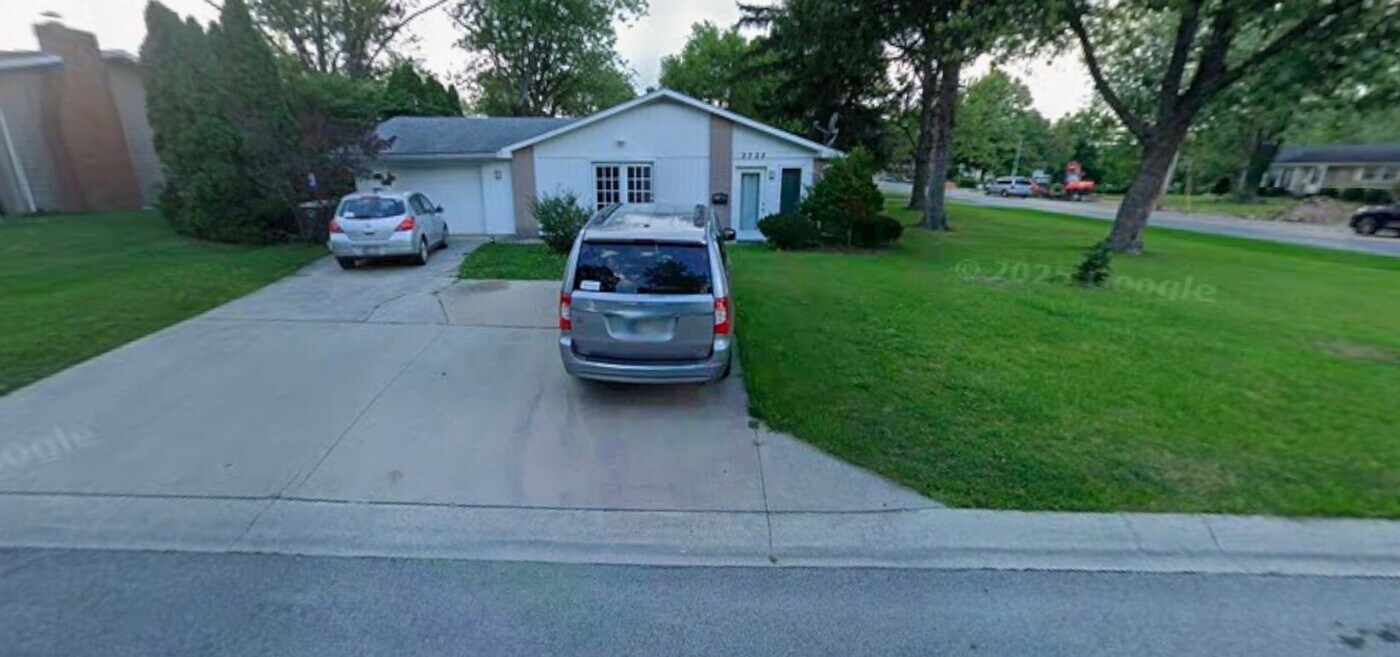 3725 Chancellor Dr in Fort Wayne, IN - Building Photo