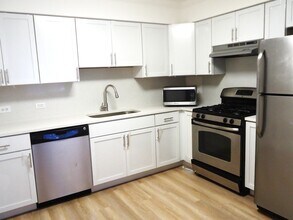 2818 Dundee Rd, Unit 11A in Northbrook, IL - Building Photo - Building Photo