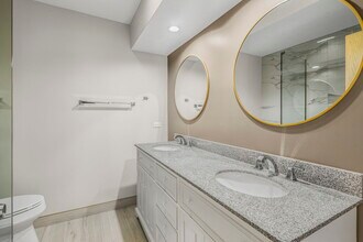 2712 2nd Private Rd in Flossmoor, IL - Building Photo - Building Photo