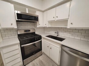 2308 Barton Village Cir in Austin, TX - Building Photo - Building Photo