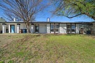 4900 E Stassney Ln in Austin, TX - Building Photo