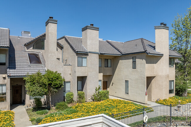 Oakbridge Condos in Hanford, CA - Foto de edificio - Building Photo