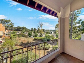11922 Tivoli Park Row in San Diego, CA - Building Photo - Building Photo