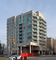 398 Eglinton Ave E in Toronto, ON - Building Photo