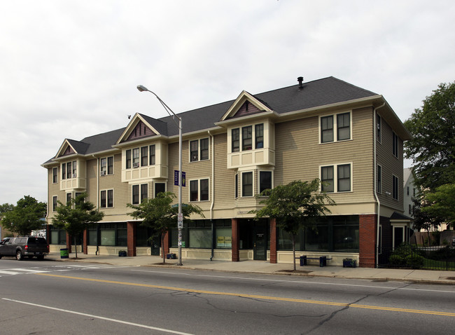 Adelaide in Providence, RI - Foto de edificio - Building Photo