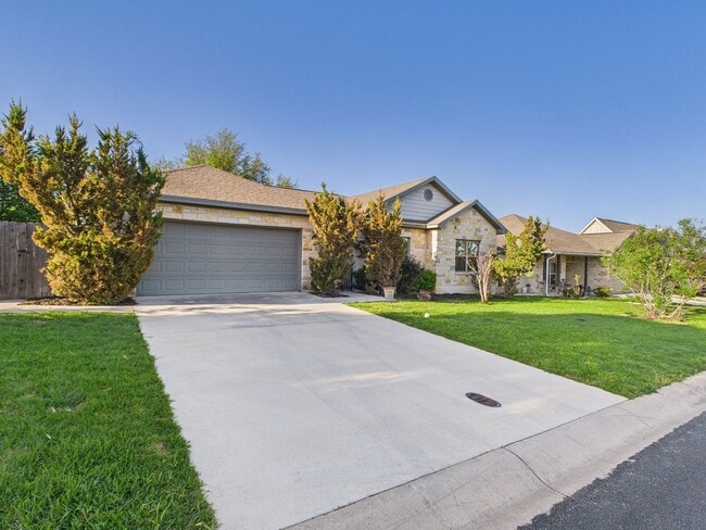 717 Darlington Dr in Fredericksburg, TX - Building Photo - Building Photo