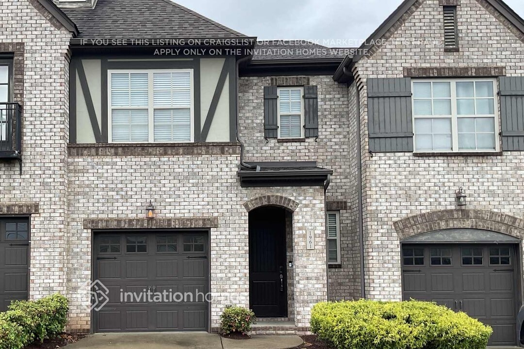 1961 Newark Ln in Thompson's Station, TN - Foto de edificio