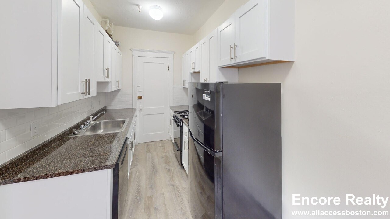 61 Kilmarnock St, Unit 235-22 in Boston, MA - Building Photo