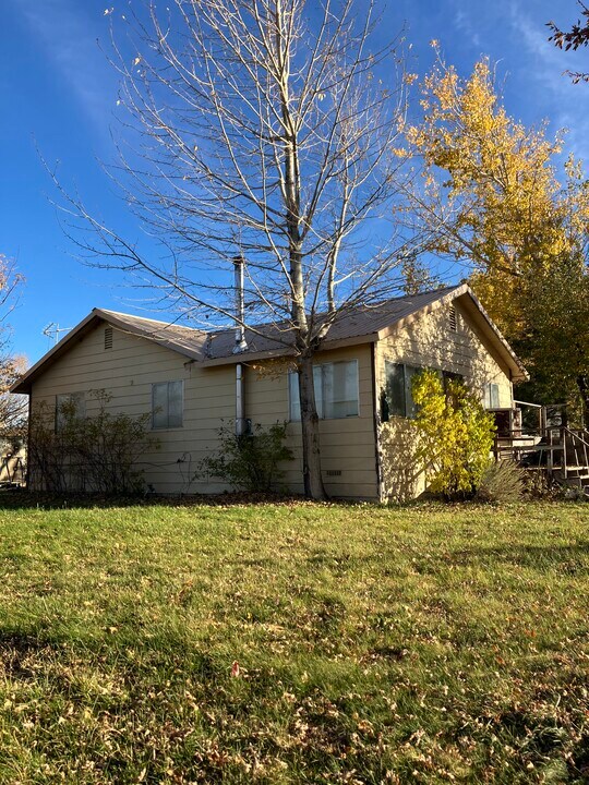 449-980-980 Hixon Ln in Milford, CA - Building Photo