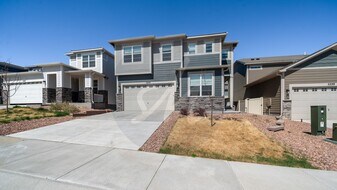 5233 Roundhouse Dr in Colorado Springs, CO - Building Photo
