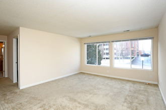 Jackson Square Apartments in Omaha, NE - Building Photo - Interior Photo