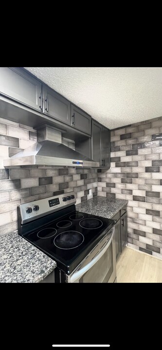 3306 Summercrest Ct in Granbury, TX - Building Photo