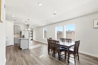 216 Shore Pointe Ct in Montgomery, TX - Foto de edificio - Building Photo