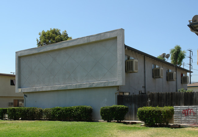 496 Penrose Dr in Corona, CA - Building Photo - Building Photo