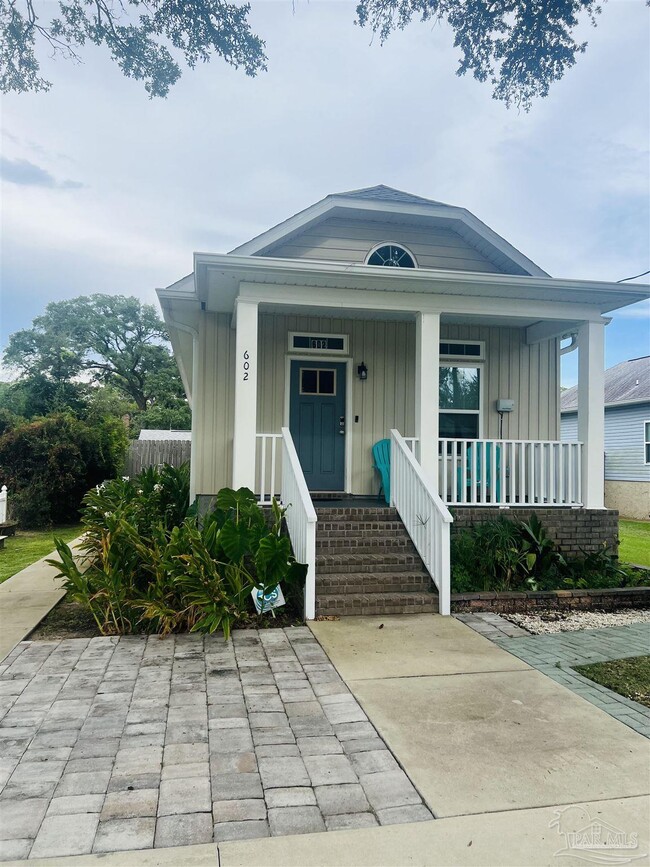 property at 602 S 1st St