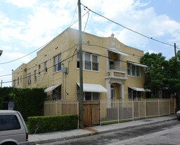 527 SW 7th Ct in Miami, FL - Building Photo