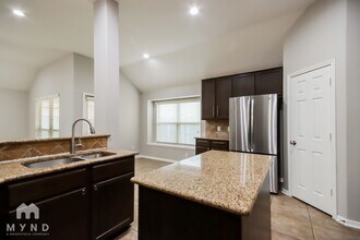 20818 Falcon Hill St in Humble, TX - Foto de edificio - Building Photo