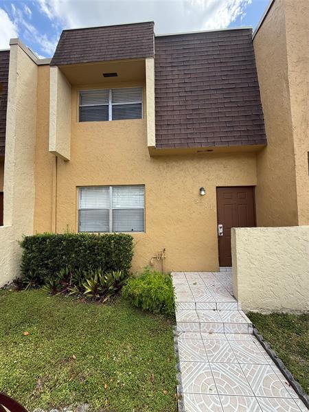 5711 Blueberry Ct in Lauderhill, FL - Building Photo - Building Photo