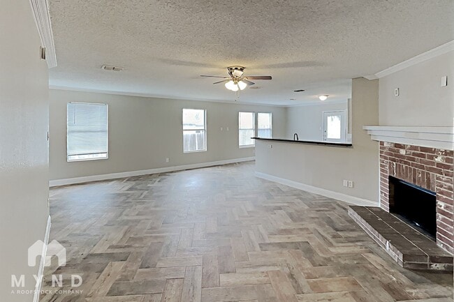 1418 Mill Branch Dr in Garland, TX - Foto de edificio - Building Photo