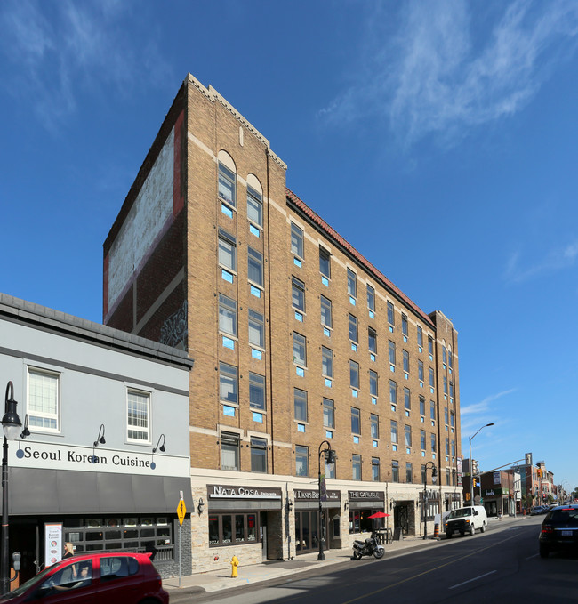 Carlisle Square in St Catharines, ON - Building Photo - Building Photo