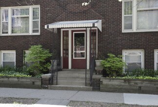 907 E 15th St in Minneapolis, MN - Foto de edificio - Building Photo