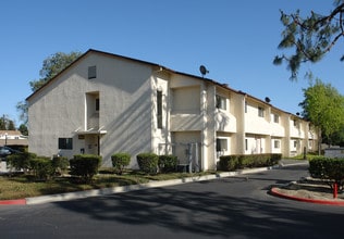 Johnson Gardens Apartments in Ventura, CA - Building Photo - Building Photo