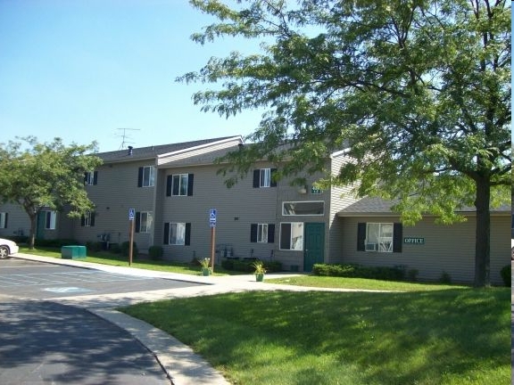 Carson Place in Carson City, MI - Foto de edificio - Building Photo