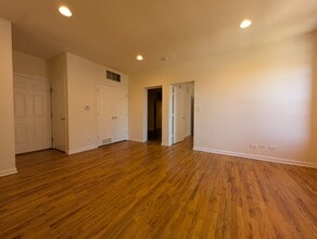 912 W Dakin St, Unit 404 in Chicago, IL - Building Photo - Building Photo