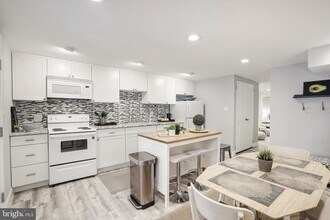 3817 Cathedral Ave NW in Washington, DC - Building Photo - Building Photo