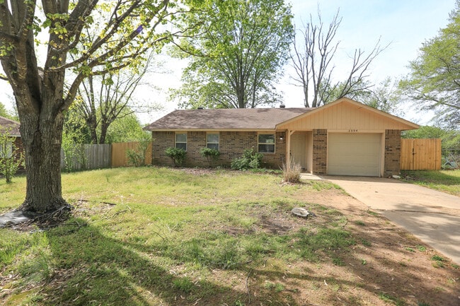 property at 2304 W Spruce St