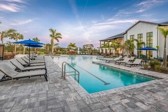 The Crossing at Palm Aire in Sarasota, FL - Foto de edificio - Building Photo