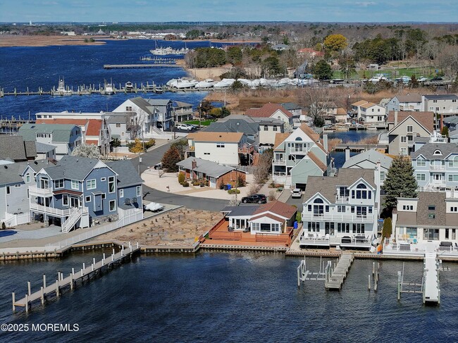 44 Island Dr in Brick, NJ - Foto de edificio - Building Photo