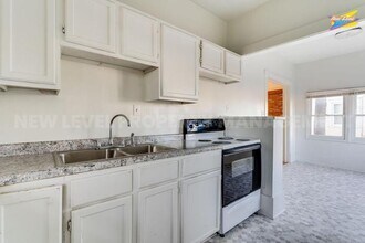 339 N Holyoke Pl in Wichita, KS - Building Photo - Building Photo