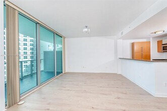 300 S Biscayne Blvd, Unit T-1905 in Miami, FL - Building Photo - Building Photo