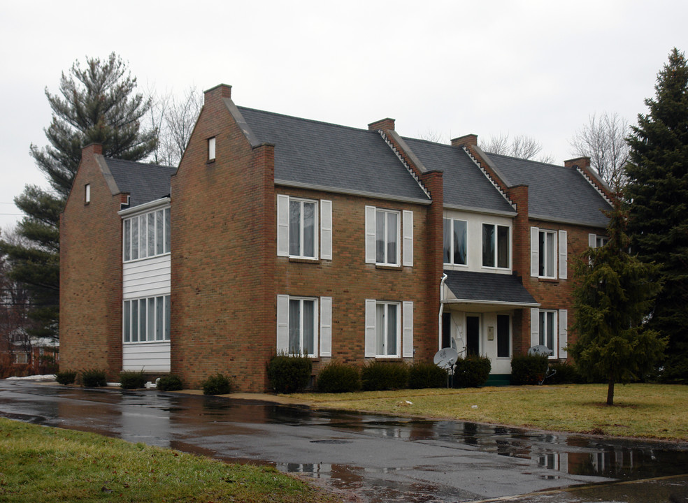 4318 W Bancroft St in Toledo, OH - Building Photo